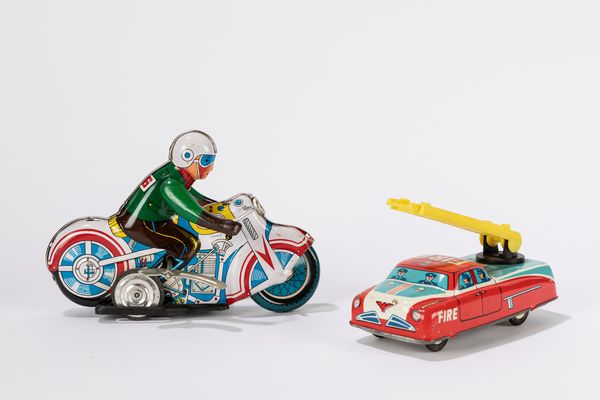 Motocicletta modello MS-702 con pilota e macchina dei pompieri  - Asta Giocattoli d'Epoca - Associazione Nazionale - Case d'Asta italiane