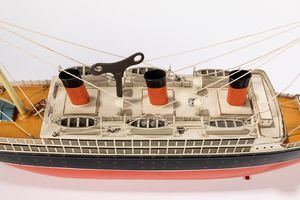 Bing : Transatlantico - Raro modello da esposizione in latta  - Asta Giocattoli d'Epoca - Associazione Nazionale - Case d'Asta italiane