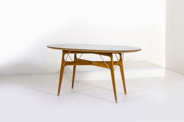 PRODUZIONE ITALIANA : Tavolo di forma ovale in legno con tiranti in ottone.Anni '50cm 78x159x84  - Asta Asta 145 - Design - Associazione Nazionale - Case d'Asta italiane