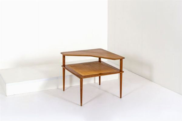 HVIDT & MOLGAARD : Tavolino d'angolo mod. 519  - Asta Asta 145 - Design - Associazione Nazionale - Case d'Asta italiane