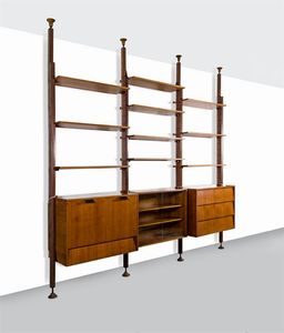 I.S.A - Libreria componibile a quattro montanti, una cassettiera e due mobili contenitori in legno di teak.Anni '50cm  [..]