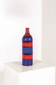 BIANCONI FULVIO - Bottiglia in vetro soffiato decorato a fasce in vetro lattimoProd. Venini anni '50Marcata all'acido Venini Murano  [..]