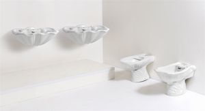 CAMPI ANTONIA - Set da bagno con doppio lavello in ceramica bianca modello Conchiglia.Prod. Laveno anni '60