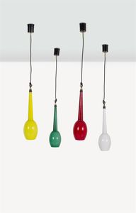 VISTOSI - Quattro lampade a sospensione in metallo verniciato e ottone, diffusore in vetro incamiciato.Anni '60Altezza regolabile,  [..]