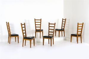 PRODUZIONE ITALIANA - Sei sedie in legno naturale, sedili imbottiti rivestiti in similpelle.Anni '40cm 116x49x48