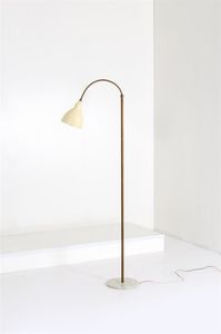 PRODUZIONE ITALIANA - Lampada da terra in ottone, diffusore in metallo verniciato, base in marmo.Anni '50h max cm 240