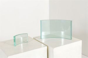 FONTANA ARTE - Due portafotografie in cristallo curvato di forte spessore.Anni '60rispettivamente cm 10x17 e 22x35