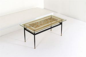 CRISTAL ART - Tavolino con struttura in metallo laccato, piano in vetro di forte spessore decorato a motivi classici, terminali  [..]