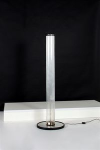 TOSO GIUSTO - Lampada da terra con struttura in metallo, diffusore in vetro.Prod. Leucos 1980 cah cm 159