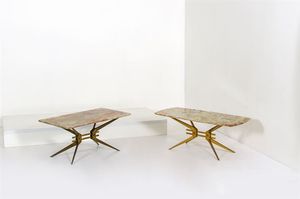 PRODUZIONE ITALIANA - Coppia di tavolini in ottone lucido, piano in onice.Anni '50cm 41x107x50