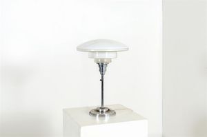 MULLER OTTO - Lampada da tavolo in metallo nichelato, diffusore in vetro.Anni '30cm 46x36