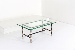 FONTANA ARTE - Tavolino in metallo laccato, supporti e giunzioni in ottone, piano in cristallo molato specchiato.Prod. Fontana  [..]