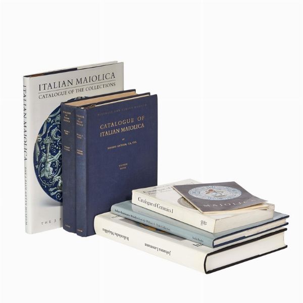 MAIOLICA. MUSEI INTERNAZIONALI. Lotto di 6 volumi.  - Asta ASTA A TEMPO | MONTELUPO: MAIOLICHE RINASCIMENTALI - Associazione Nazionale - Case d'Asta italiane