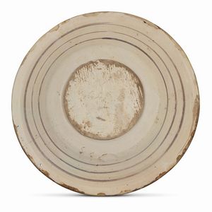 PIATTO, MONTELUPO, MET&Agrave; SECOLO XVII  - Asta ASTA A TEMPO | MONTELUPO: MAIOLICHE RINASCIMENTALI - Associazione Nazionale - Case d'Asta italiane