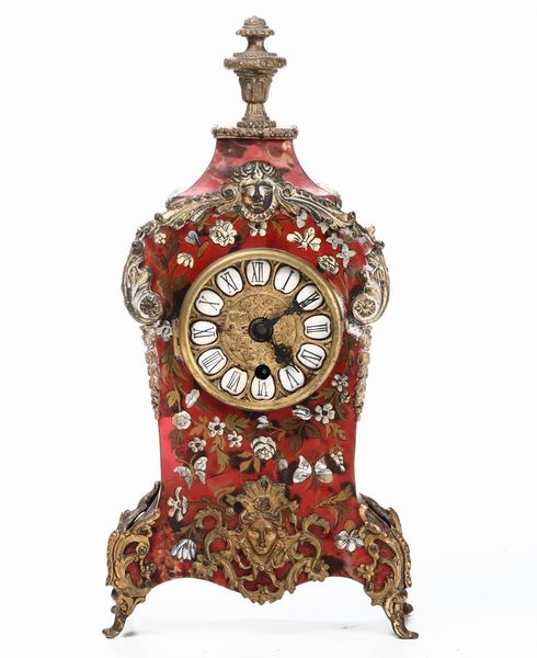 Piccola pendola da tavolo tipo Boulle. Parigi, fine XIX secolo  - Asta Antiquariato Aprile - Associazione Nazionale - Case d'Asta italiane