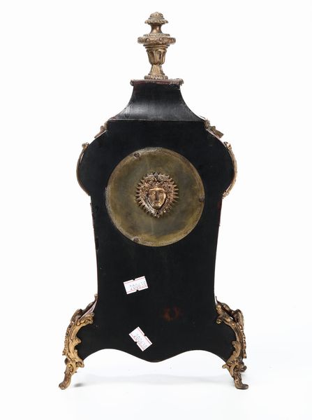 Piccola pendola da tavolo tipo Boulle. Parigi, fine XIX secolo  - Asta Antiquariato Aprile - Associazione Nazionale - Case d'Asta italiane