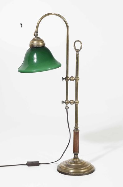 Lampada da tavolo in metallo dorato, XX secolo  - Asta Antiquariato Aprile - Associazione Nazionale - Case d'Asta italiane