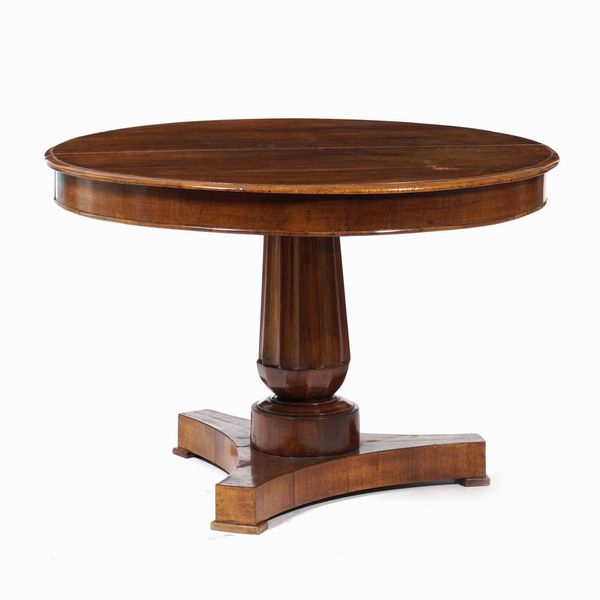 Tavolo da pranzo con piano circolare apribile. XIX secolo  - Asta Antiquariato Aprile - Associazione Nazionale - Case d'Asta italiane