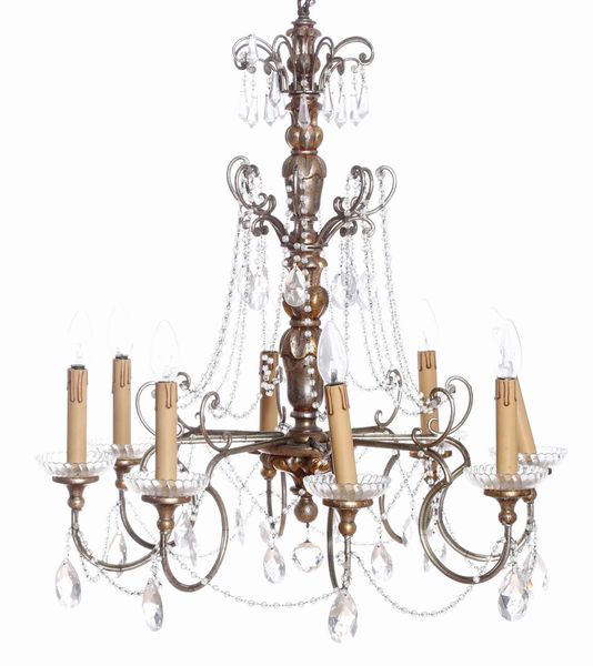 Lampadario con struttura in legno argentato e cristalli. XIX secolo  - Asta Antiquariato Aprile - Associazione Nazionale - Case d'Asta italiane