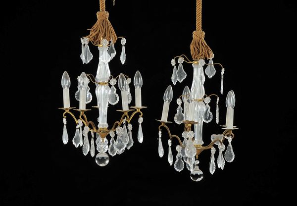 Coppia di piccoli lampadari a cinque luci in bronzo dorato  - Asta Antiquariato Aprile - Associazione Nazionale - Case d'Asta italiane