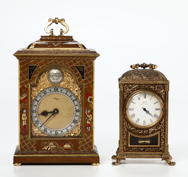 Pendola in legno laccato a cineserie, Inghilterra, XX secolo, Ventrella Roma.  - Asta Antiquariato Aprile - Associazione Nazionale - Case d'Asta italiane