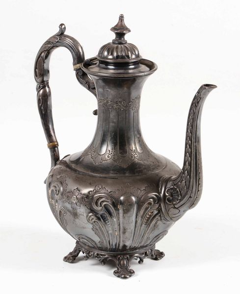 Lotto composto da zuccheriera, lattiera, caffettiera e due scatoline diverse in metallo e peltro, XIX secolo  - Asta Antiquariato Aprile - Associazione Nazionale - Case d'Asta italiane