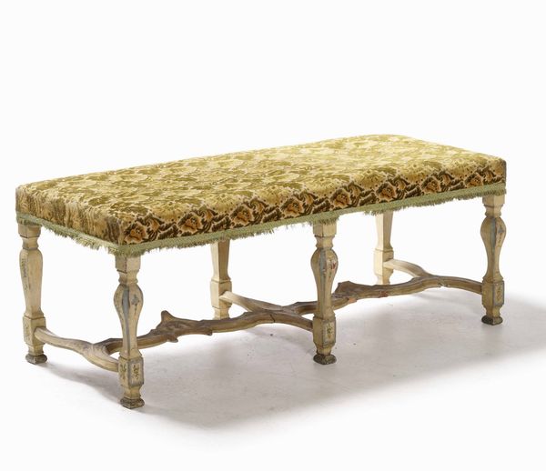 Panchetta in legno laccato a fondo beige, inizio XIX secolo  - Asta Antiquariato Aprile - Associazione Nazionale - Case d'Asta italiane