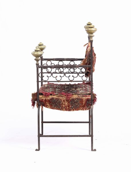 Faldistorio in ferro di forgia, schienale d�innalzo con pinnacoli a boccia tortile bronzei, Faber Magistri operoso a Venzia tra il XV ed il XVI secolo  - Asta Antiquariato Aprile - Associazione Nazionale - Case d'Asta italiane