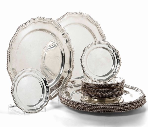 Lotto di sottopiatti e piattini da pane in metallo argentato  - Asta Antiquariato Aprile - Associazione Nazionale - Case d'Asta italiane