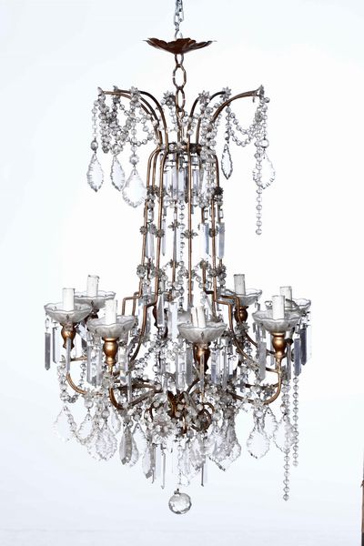 Lampadario ad otto luci in metallo e cristallo. XIX-XX secolo  - Asta Antiquariato Aprile - Associazione Nazionale - Case d'Asta italiane