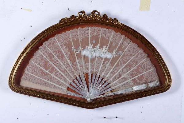 Lotto di quattro ventagli in cornice  - Asta Antiquariato Aprile - Associazione Nazionale - Case d'Asta italiane