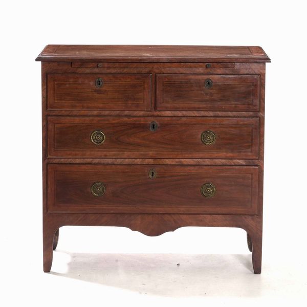 Com in legno a quattro cassetti. XX secolo  - Asta Antiquariato Aprile - Associazione Nazionale - Case d'Asta italiane