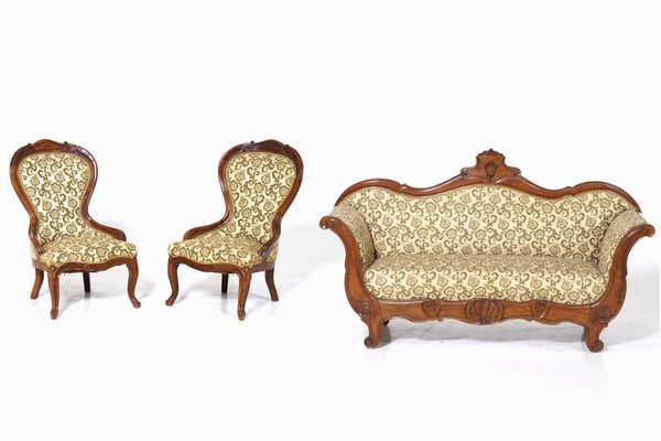 Divano e coppia di poltrone in noce intagliato Luigi Filippo  - Asta Antiquariato Aprile - Associazione Nazionale - Case d'Asta italiane