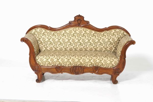 Divano e coppia di poltrone in noce intagliato Luigi Filippo  - Asta Antiquariato Aprile - Associazione Nazionale - Case d'Asta italiane