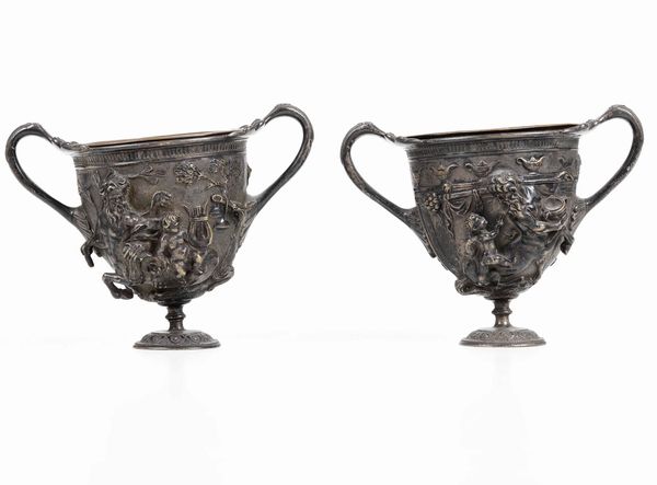 Coppia di coppe biansate vasetti in bronzo  - Asta Antiquariato Aprile - Associazione Nazionale - Case d'Asta italiane
