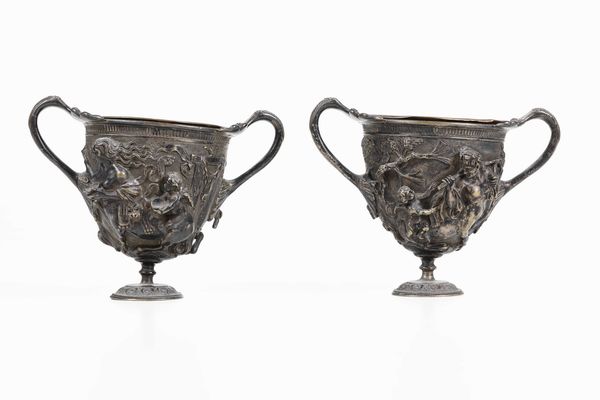 Coppia di coppe biansate vasetti in bronzo  - Asta Antiquariato Aprile - Associazione Nazionale - Case d'Asta italiane