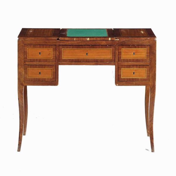 Scrittoio da centro con piano scorrevole. Italia, XVIII secolo  - Asta Antiquariato Aprile - Associazione Nazionale - Case d'Asta italiane