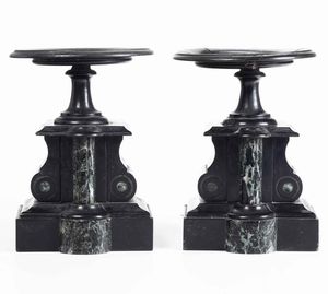 Coppia di alzate in marmo nero del Belgio e verde antico, XIX-XX secolo  - Asta Antiquariato Aprile - Associazione Nazionale - Case d'Asta italiane