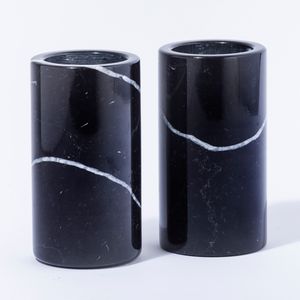 Coppia di vasetti in marmo nero, Italia anni 70  - Asta Antiquariato Aprile - Associazione Nazionale - Case d'Asta italiane