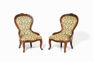 Divano e coppia di poltrone in noce intagliato Luigi Filippo  - Asta Antiquariato Aprile - Associazione Nazionale - Case d'Asta italiane