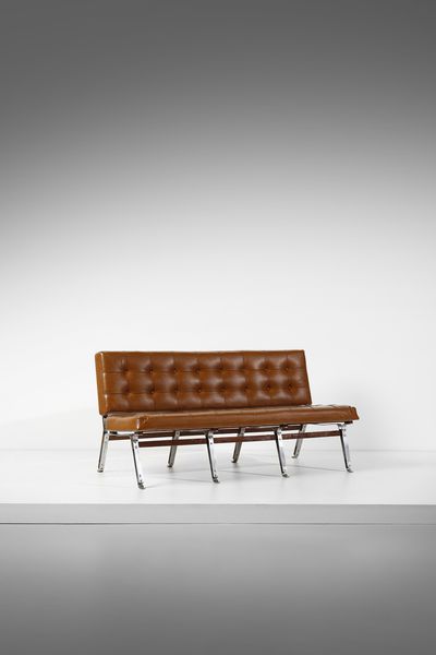 PARISI ICO (1916 - 1996) : Divano 875 per Cassina, Meda  - Asta DESIGN E ARTI DECORATIVE DEL NOVECENTO Tradizionale - Associazione Nazionale - Case d'Asta italiane