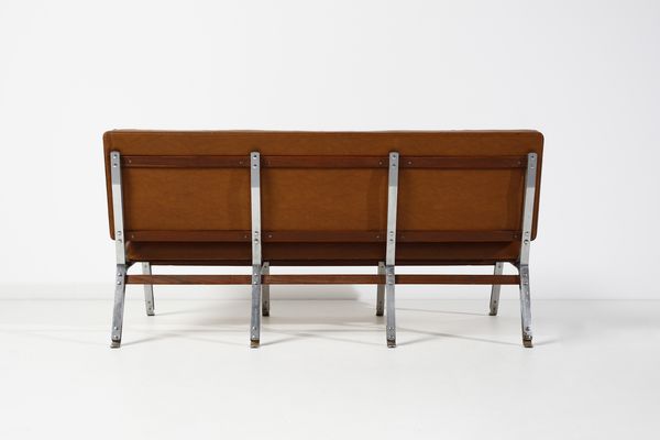 PARISI ICO (1916 - 1996) : Divano 875 per Cassina, Meda  - Asta DESIGN E ARTI DECORATIVE DEL NOVECENTO Tradizionale - Associazione Nazionale - Case d'Asta italiane