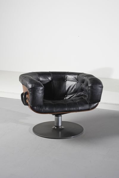 GRIERSON MARTIN : Coppia di poltrone per Arflex  - Asta DESIGN E ARTI DECORATIVE DEL NOVECENTO Tradizionale - Associazione Nazionale - Case d'Asta italiane