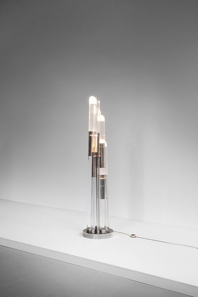 RADICI EDERA : Lampada da terra per Sagim  - Asta DESIGN E ARTI DECORATIVE DEL NOVECENTO Tradizionale - Associazione Nazionale - Case d'Asta italiane