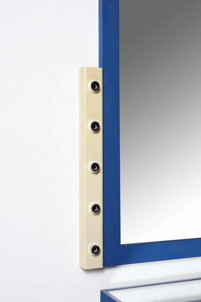 PARISI ICO (1916 - 1996) : Mobile da toeletta con specchio e pouf, a lato lampade di GinoSarfatti per Arteluce  - Asta DESIGN E ARTI DECORATIVE DEL NOVECENTO Tradizionale - Associazione Nazionale - Case d'Asta italiane