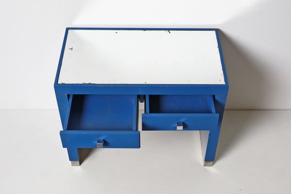 PARISI ICO (1916 - 1996) : Mobile da toeletta con specchio e pouf, a lato lampade di GinoSarfatti per Arteluce  - Asta DESIGN E ARTI DECORATIVE DEL NOVECENTO Tradizionale - Associazione Nazionale - Case d'Asta italiane