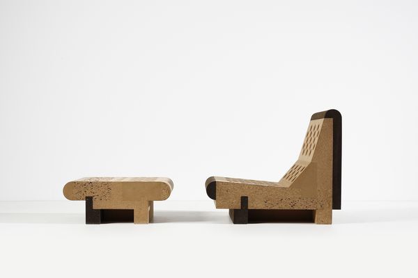 CAPPELLO FABIEN (n. 1984) : Poltrona con poggiapiedi  - Asta DESIGN E ARTI DECORATIVE DEL NOVECENTO Tradizionale - Associazione Nazionale - Case d'Asta italiane