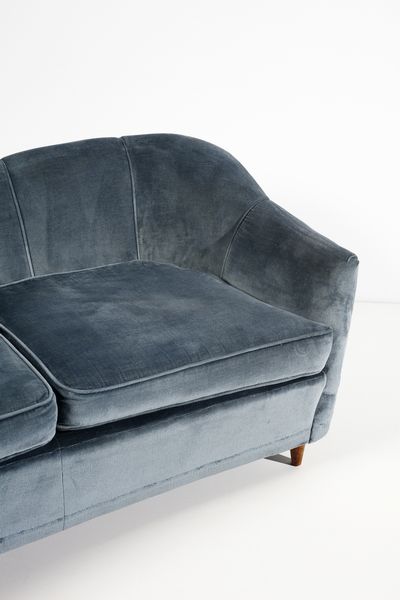 PONTI GIO (1891 - 1979) : Divano per Cassina  - Asta DESIGN E ARTI DECORATIVE DEL NOVECENTO Tradizionale - Associazione Nazionale - Case d'Asta italiane