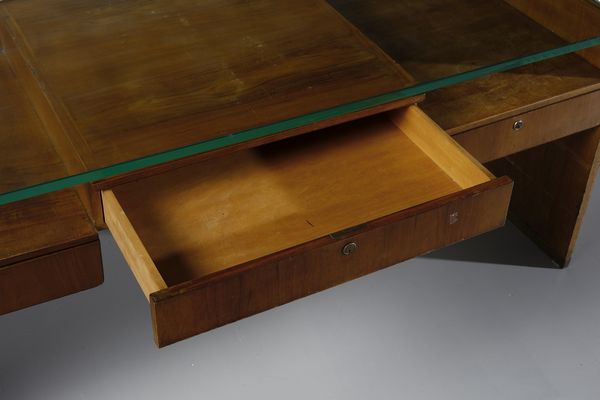 PONTI GIO (1891 - 1979) : attribuito. Scrivania  - Asta DESIGN E ARTI DECORATIVE DEL NOVECENTO Tradizionale - Associazione Nazionale - Case d'Asta italiane
