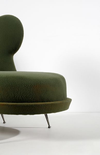 LACCA CESARE (n. 1929) : nello stile di. Divano eclettico  - Asta DESIGN E ARTI DECORATIVE DEL NOVECENTO Tradizionale - Associazione Nazionale - Case d'Asta italiane